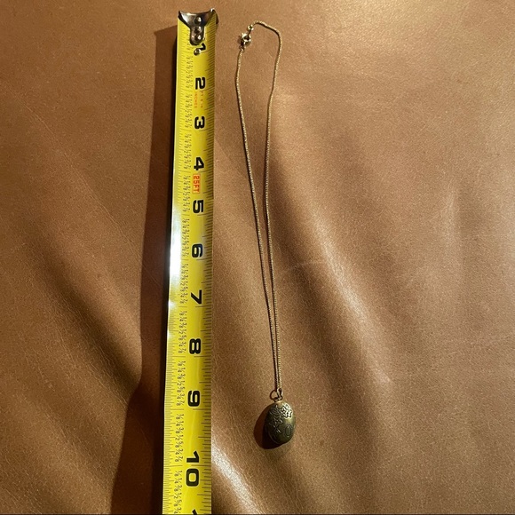 Oval etched locket pendant charm necklace - Picture 7 of 7